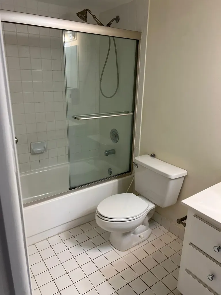 2600 Collins Avenue Miami Beach FL 33140