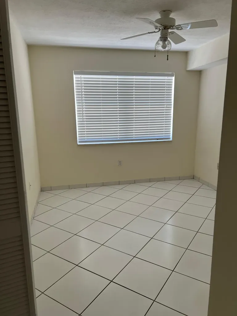 2600 Collins Avenue Miami Beach FL 33140