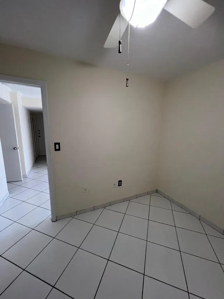 2600 Collins Avenue Miami Beach FL 33140