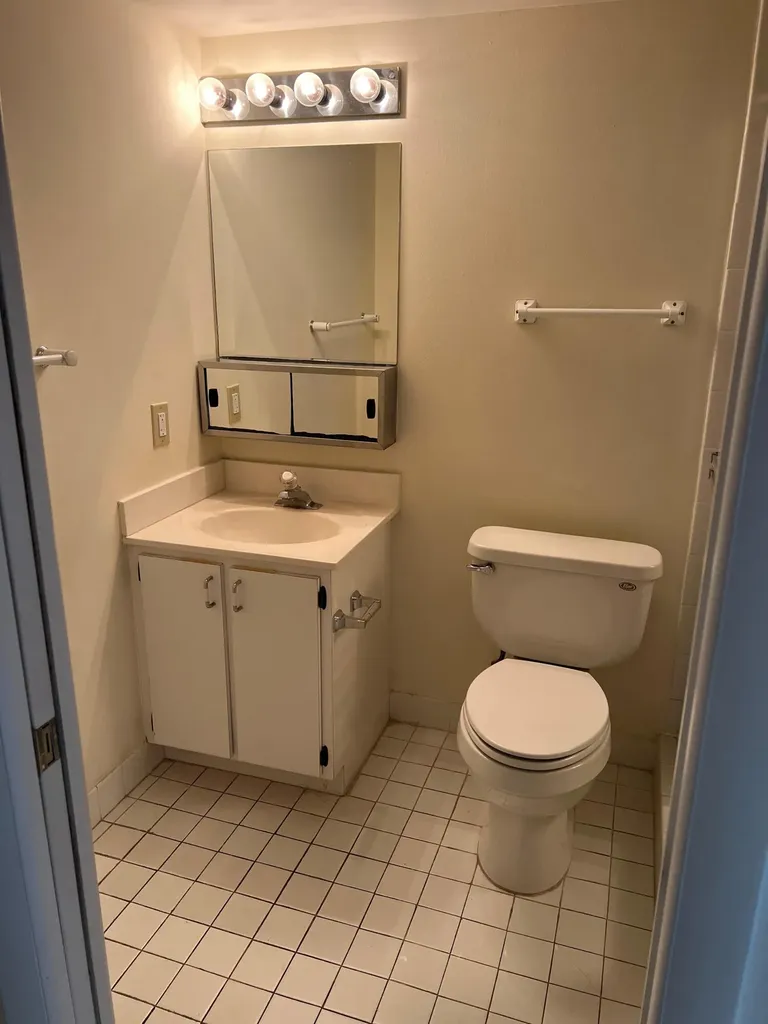 2600 Collins Avenue Miami Beach FL 33140