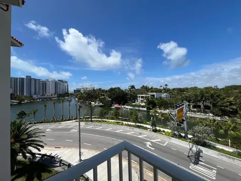 2600 Collins Avenue Miami Beach FL 33140