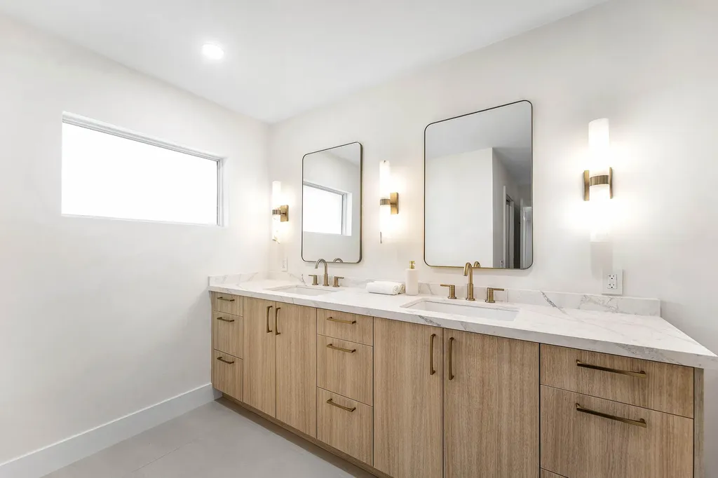 654 W Lakewoode Circle Delray Beach FL 33445