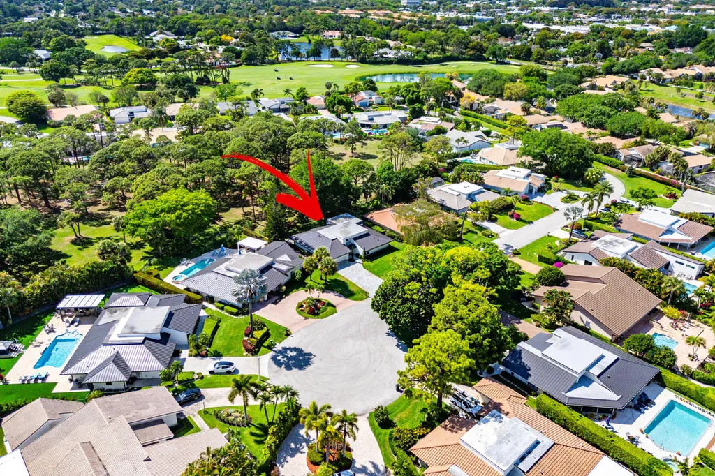 654 W Lakewoode Circle Delray Beach FL 33445