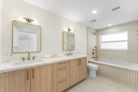 654 W Lakewoode Circle Delray Beach FL 33445