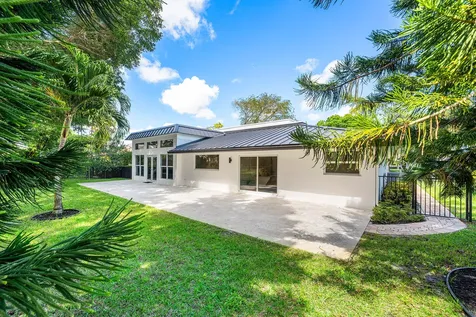 654 W Lakewoode Circle Delray Beach FL 33445