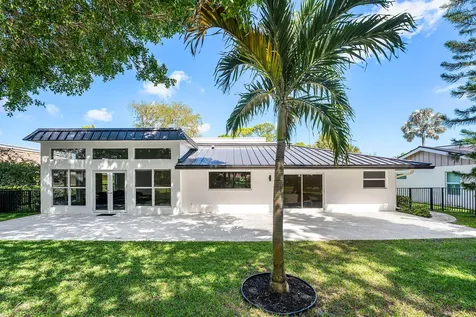 654 W Lakewoode Circle Delray Beach FL 33445