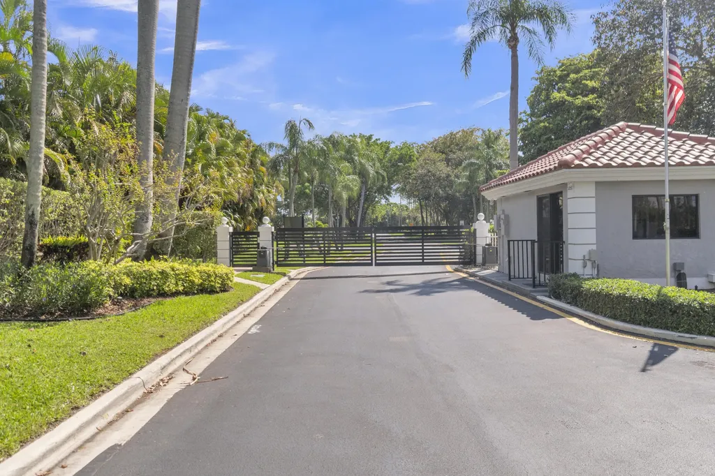 8224 Via Bella Boca Raton FL 33496