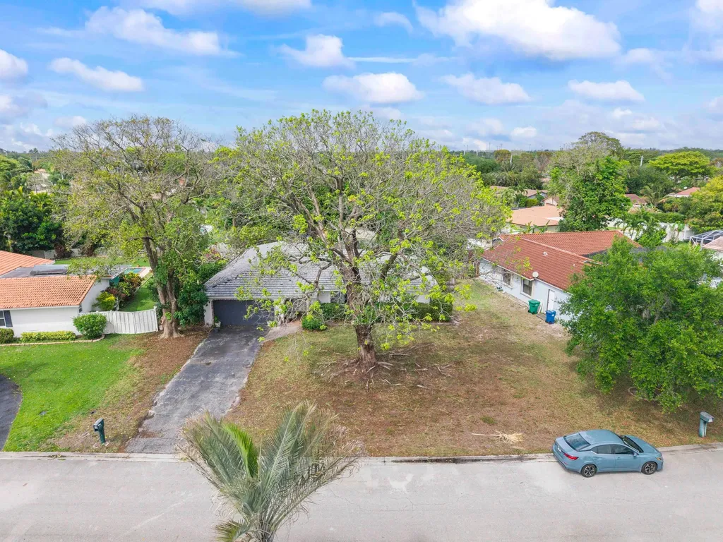 10601 NW 43rd Court Coral Springs FL 33065