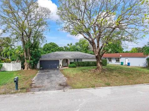 10601 NW 43rd Court Coral Springs FL 33065