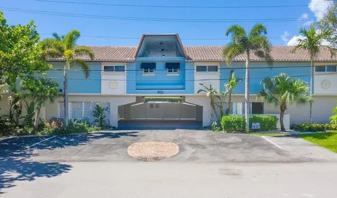 902 Palm Avenue Boca Raton FL 33432