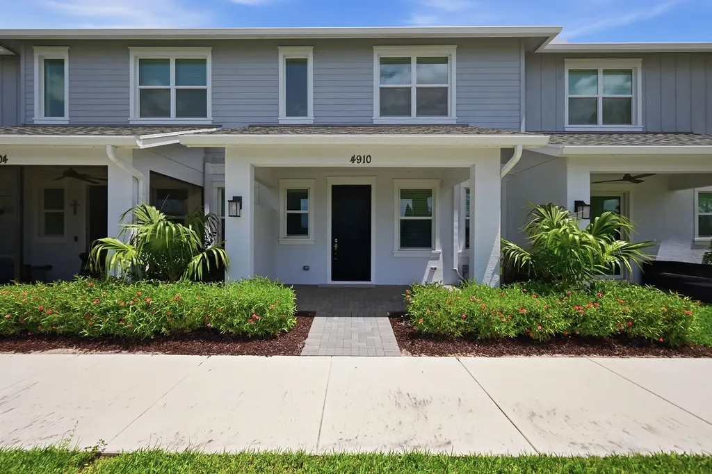 4910 N Longwood Lake Square Westlake FL 33470