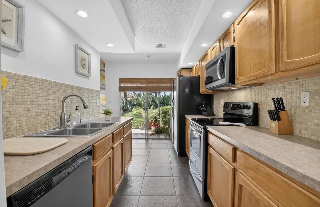 5282 Sapphire Valley Boca Raton FL 33486