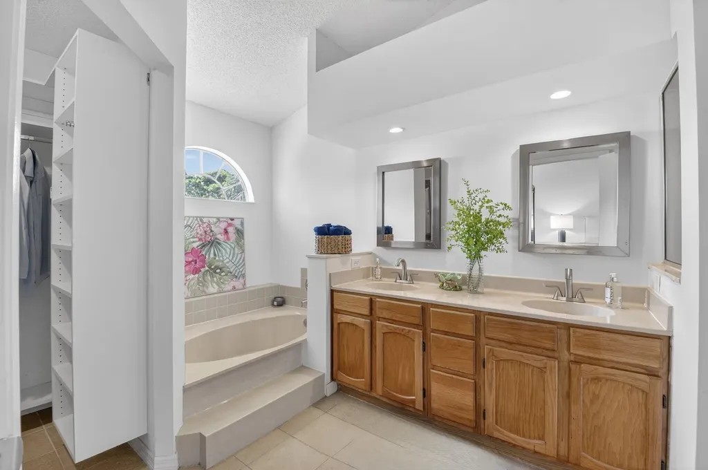 5282 Sapphire Valley Boca Raton FL 33486