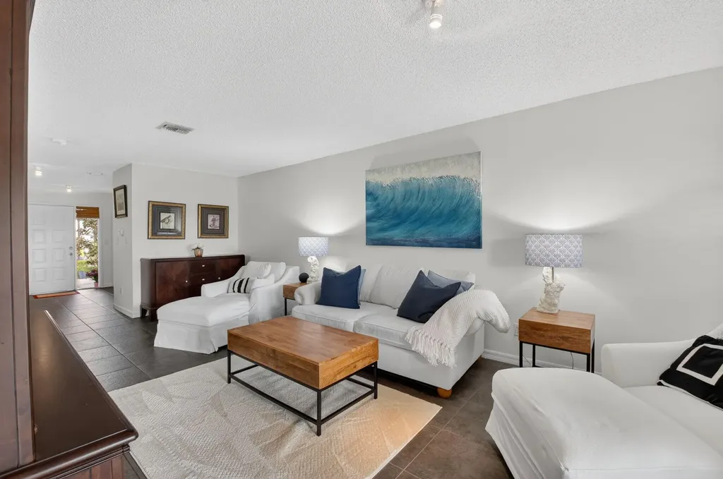 5282 Sapphire Valley Boca Raton FL 33486