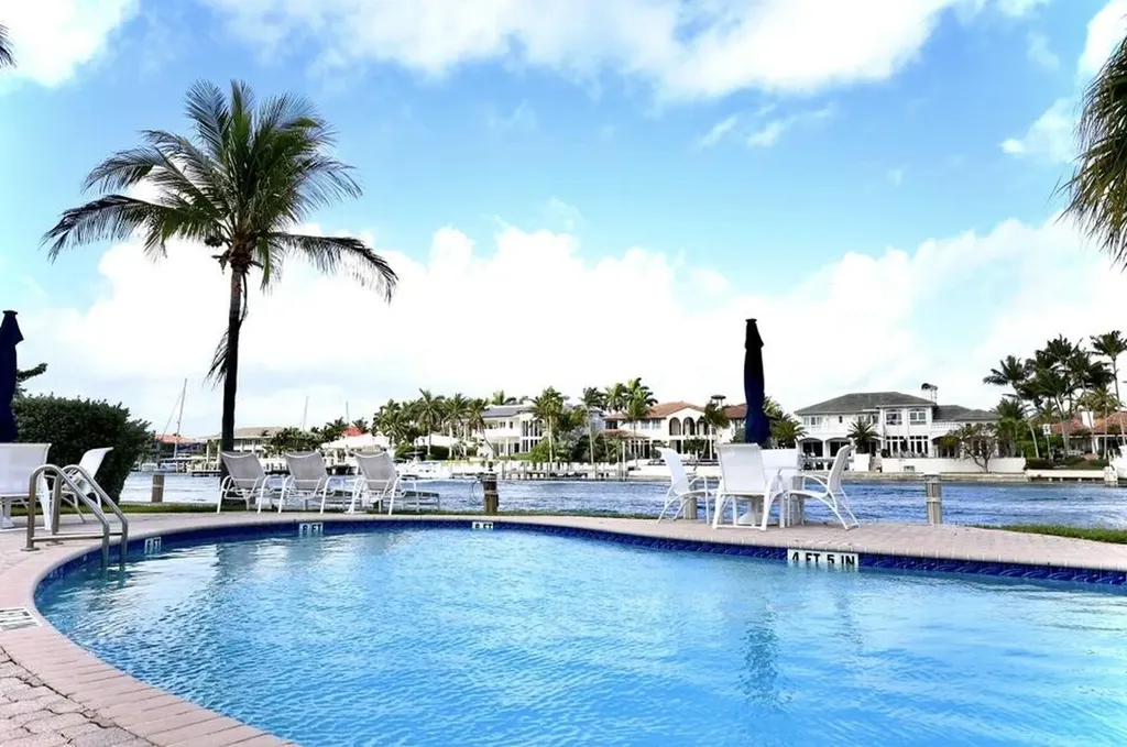 1043 Hillsboro Mile Hillsboro Beach FL 33062