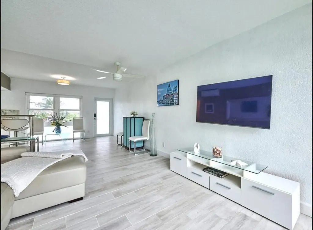 1043 Hillsboro Mile Hillsboro Beach FL 33062