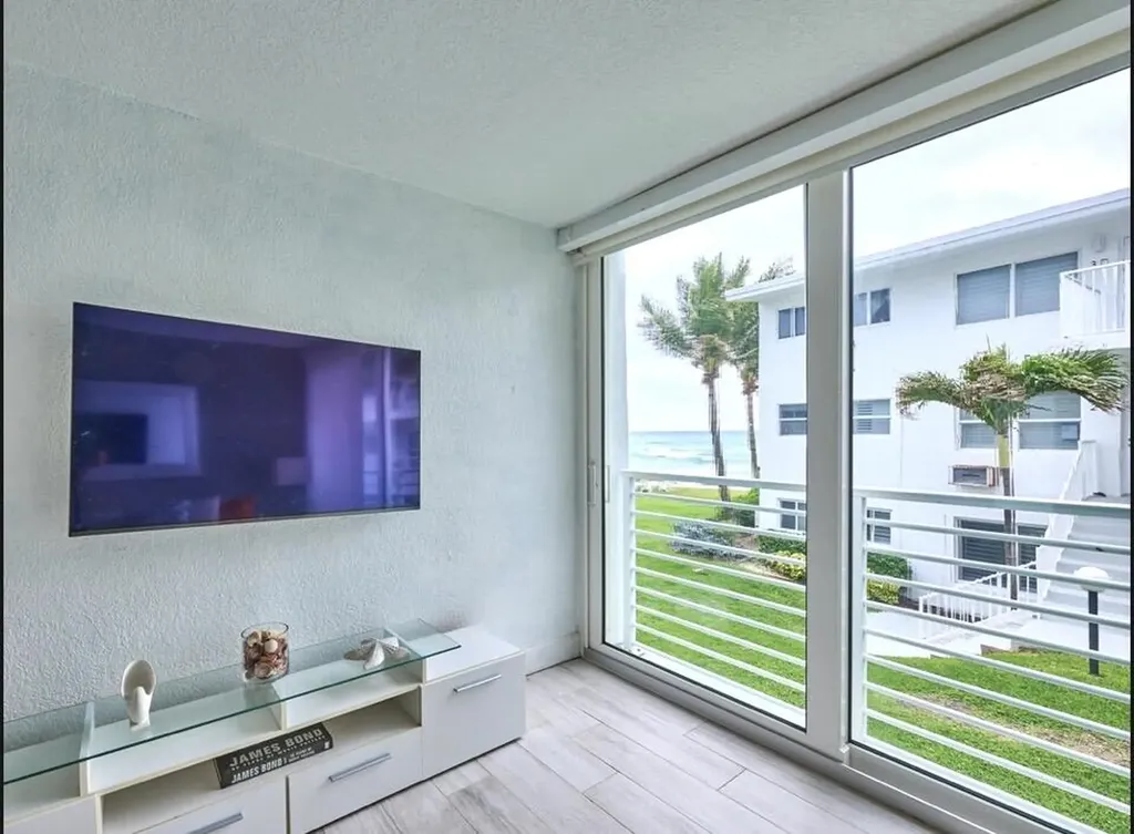 1043 Hillsboro Mile Hillsboro Beach FL 33062