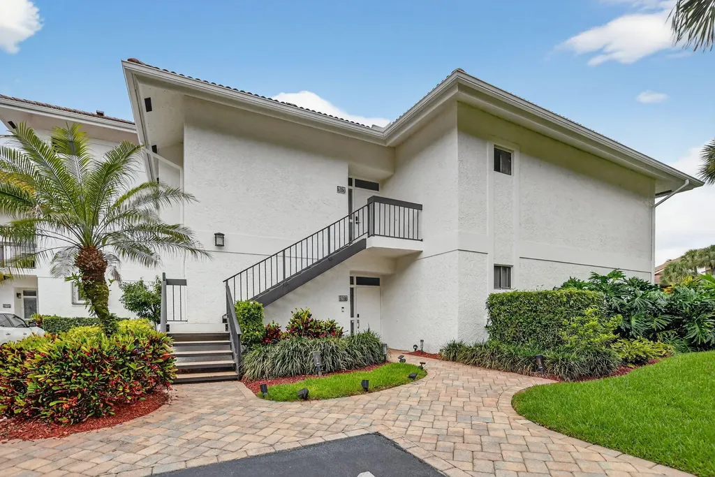19279 Sabal Lake Drive Boca Raton FL 33434