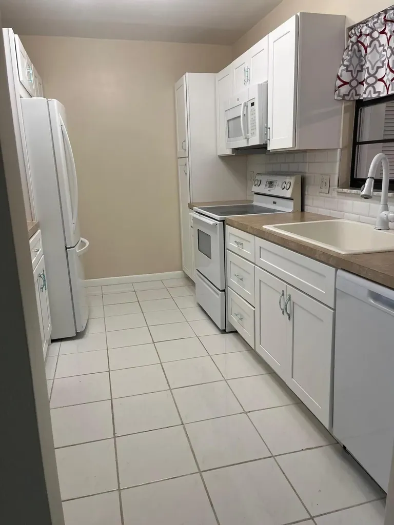 4054 N Pine Island Road Sunrise FL 33351