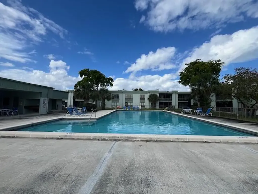 4054 N Pine Island Road Sunrise FL 33351