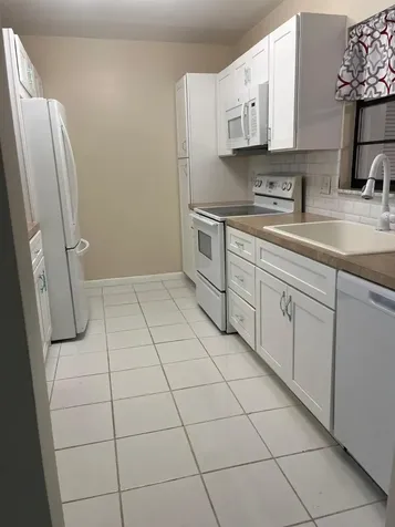 4054 N Pine Island Road Sunrise FL 33351
