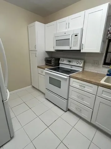 4054 N Pine Island Road Sunrise FL 33351
