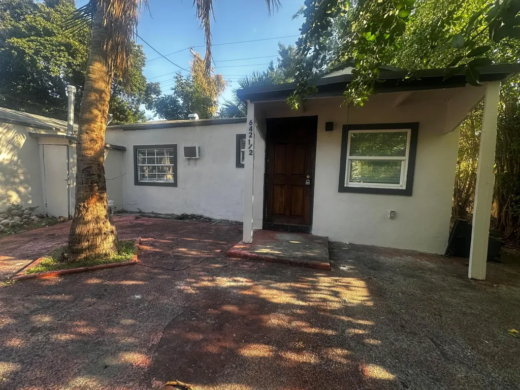 638 50th Street West Palm Beach FL 33407