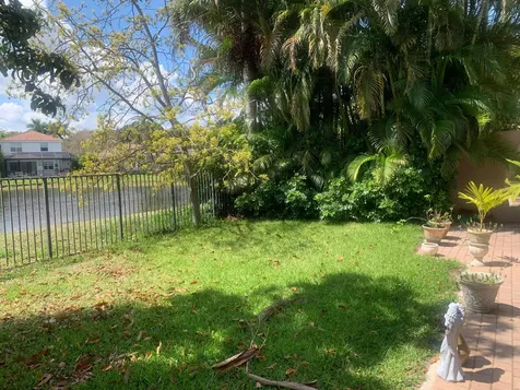 8292 Calabria Lakes Drive Boynton Beach FL 33473