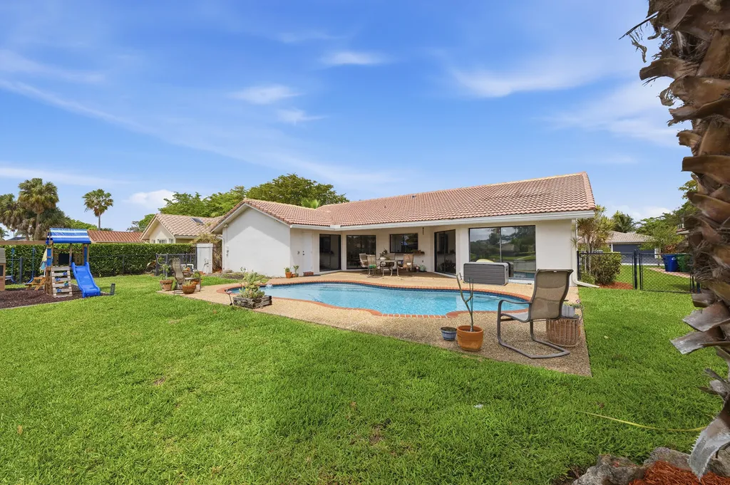 10108 NW 1st Manor Coral Springs FL 33071