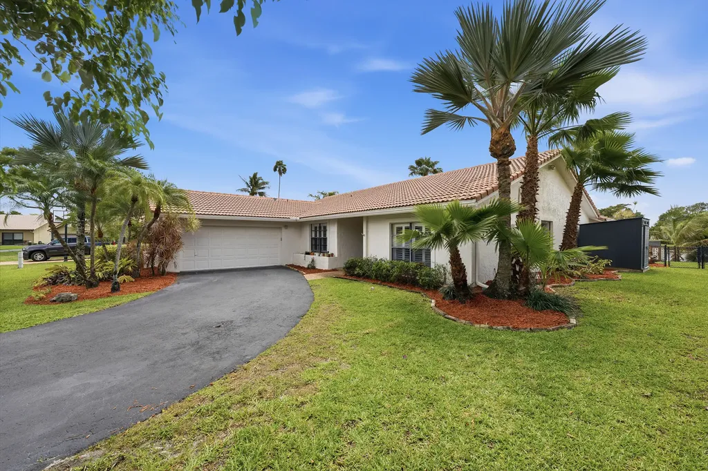 10108 NW 1st Manor Coral Springs FL 33071