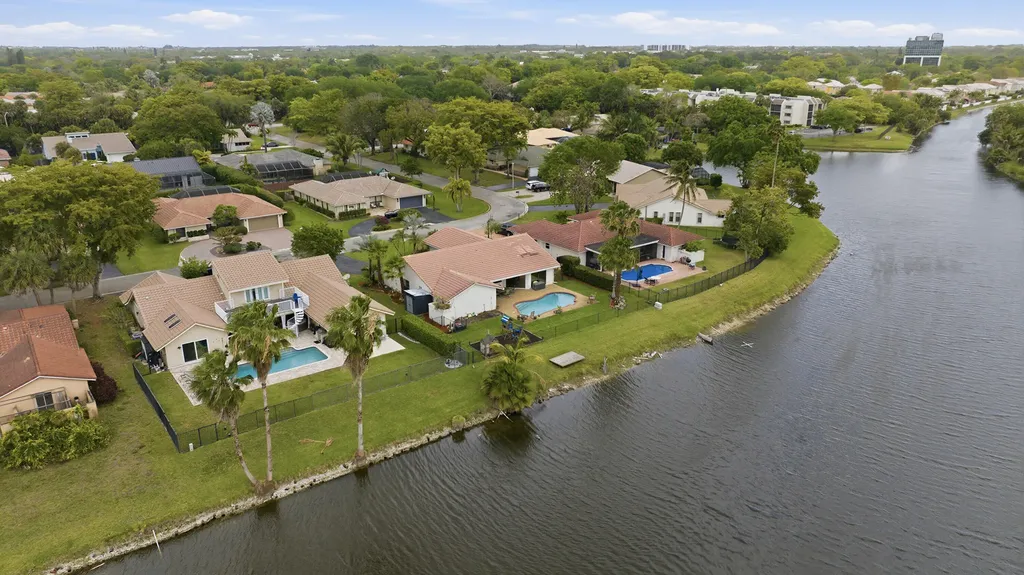 10108 NW 1st Manor Coral Springs FL 33071