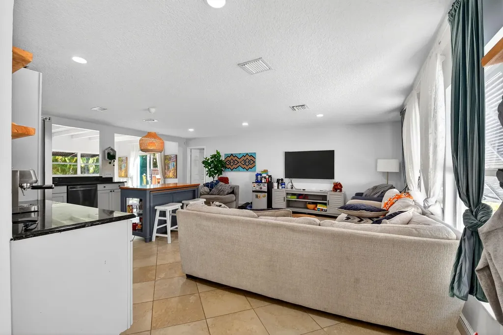 320 Riverdale Road Palm Springs FL 33461