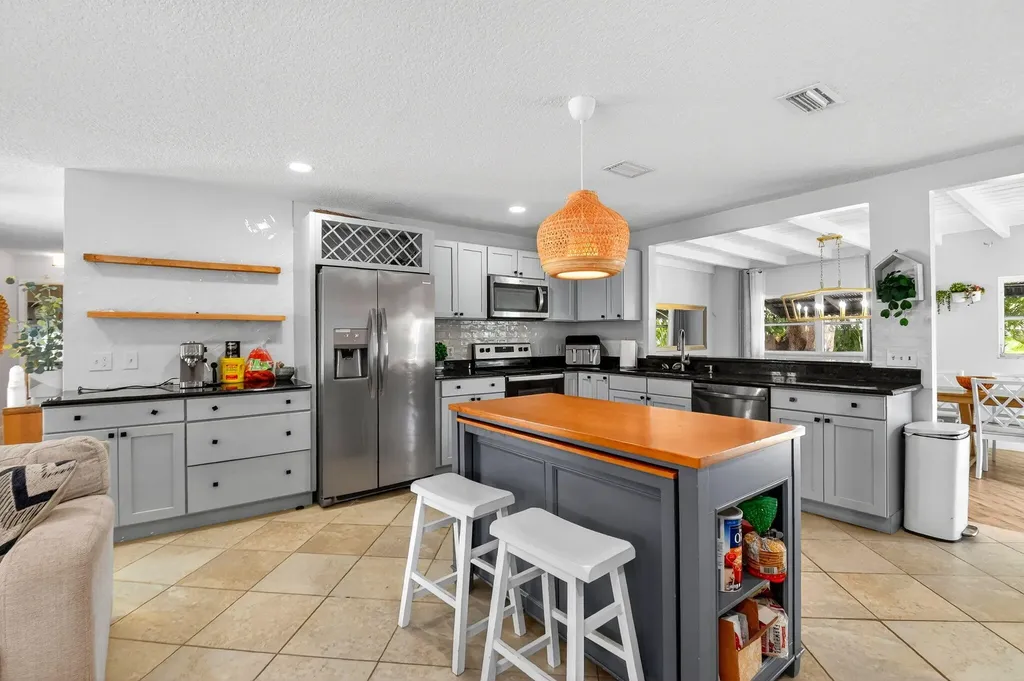 320 Riverdale Road Palm Springs FL 33461