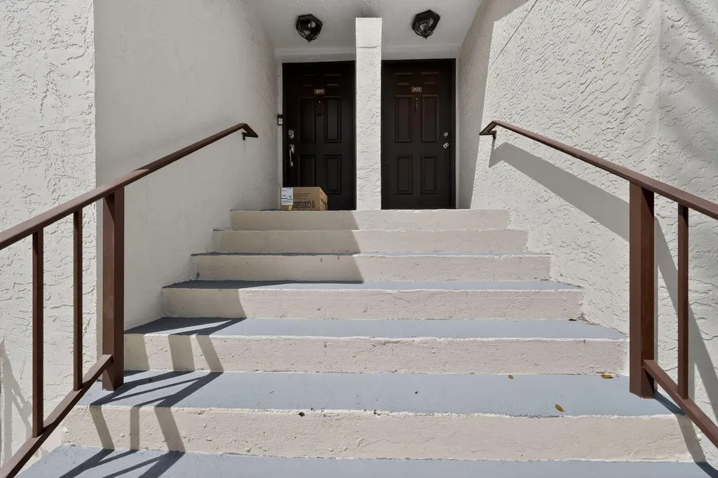 4 Vía De Casas Sur Boynton Beach FL 33426