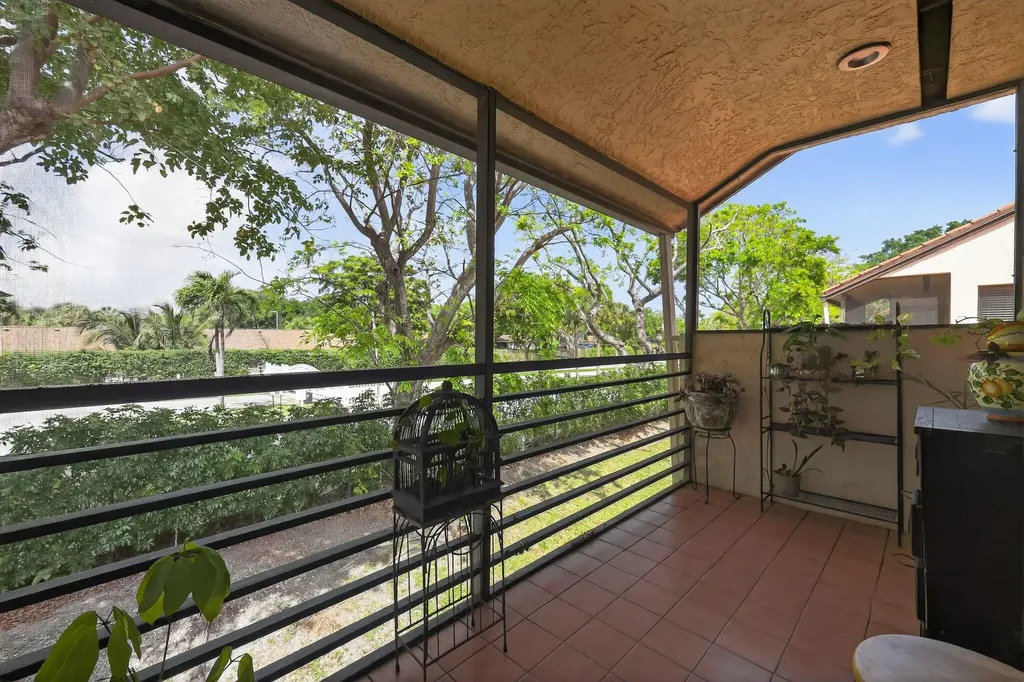 4 Vía De Casas Sur Boynton Beach FL 33426
