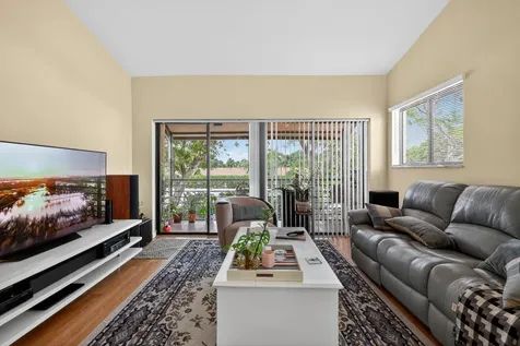 4 Vía De Casas Sur Boynton Beach FL 33426