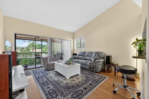 4 Vía De Casas Sur Boynton Beach FL 33426