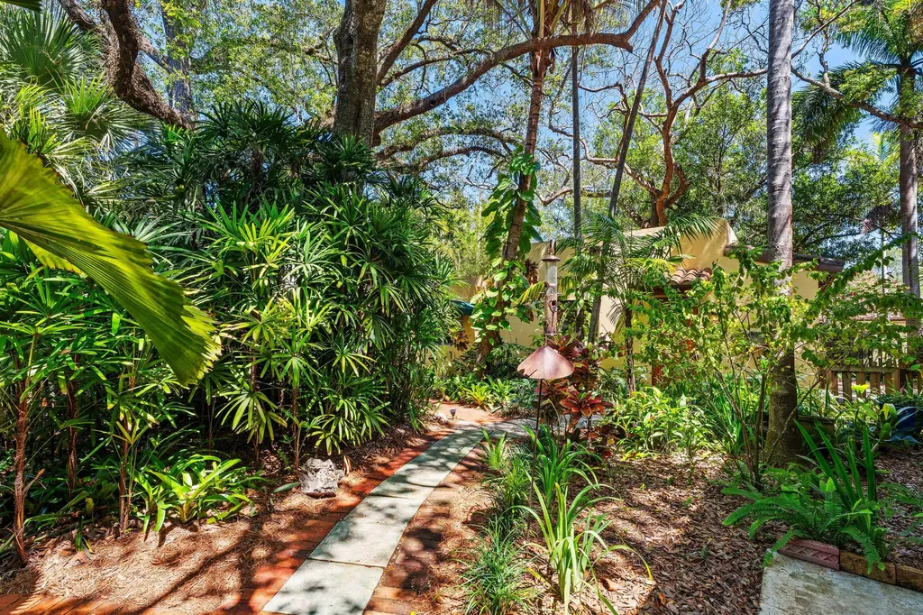 825 Alamanda Street Boca Raton FL 33486