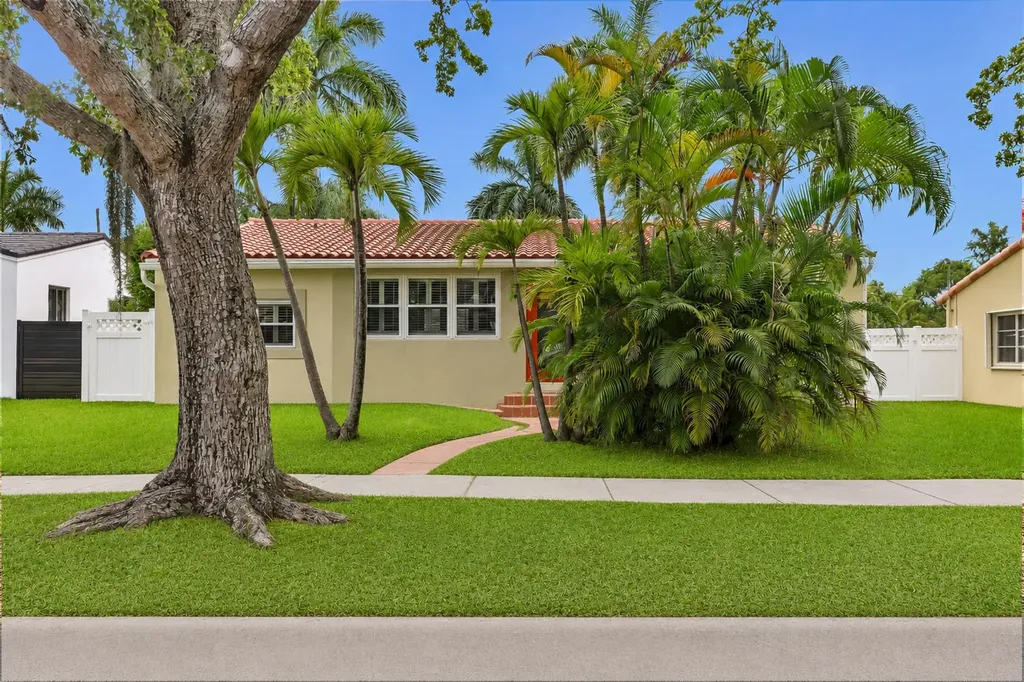 1527 Mayo Street Hollywood FL 33020