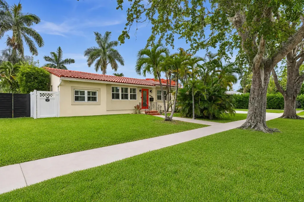 1527 Mayo Street Hollywood FL 33020