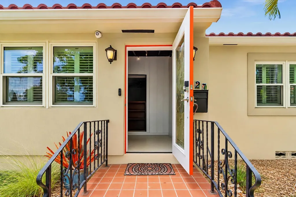 1527 Mayo Street Hollywood FL 33020