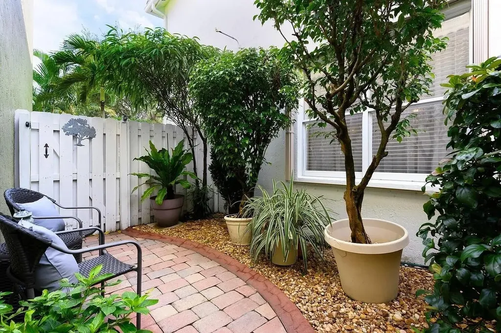 4156 Meade Way West Palm Beach FL 33409