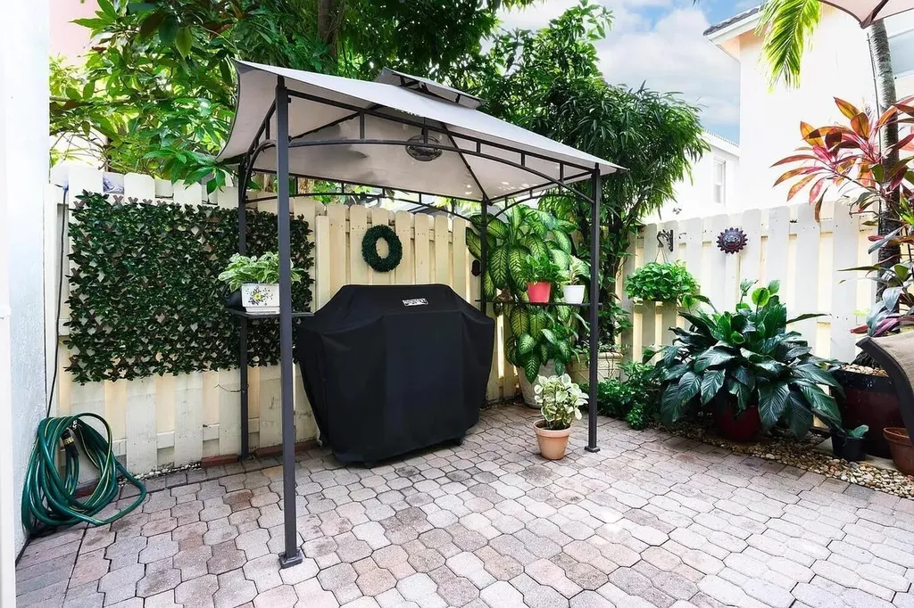 4156 Meade Way West Palm Beach FL 33409