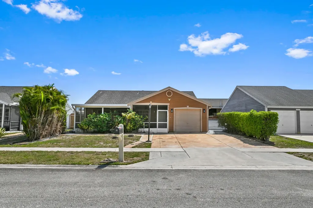 7898 Ridgewood Drive Lake Worth FL 33467