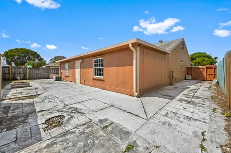 7898 Ridgewood Drive Lake Worth FL 33467