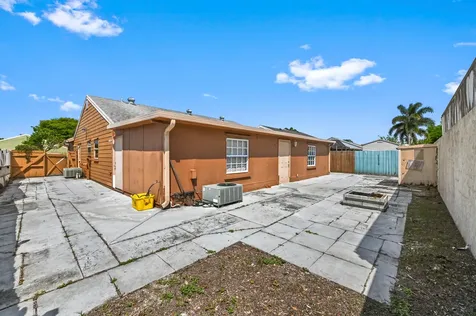 7898 Ridgewood Drive Lake Worth FL 33467