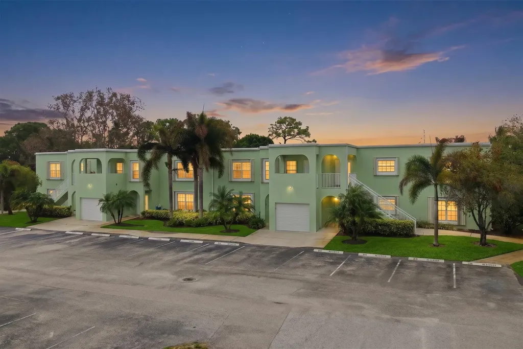 2074 SE Wild Meadow Circle Port St Lucie FL 34952