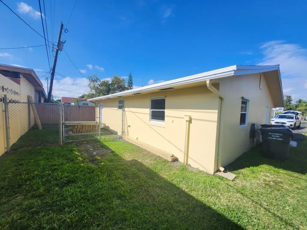 511 N 60th Way Hollywood FL 33024