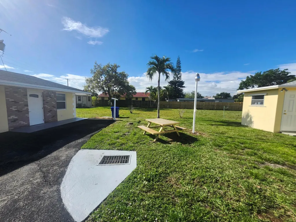 511 N 60th Way Hollywood FL 33024