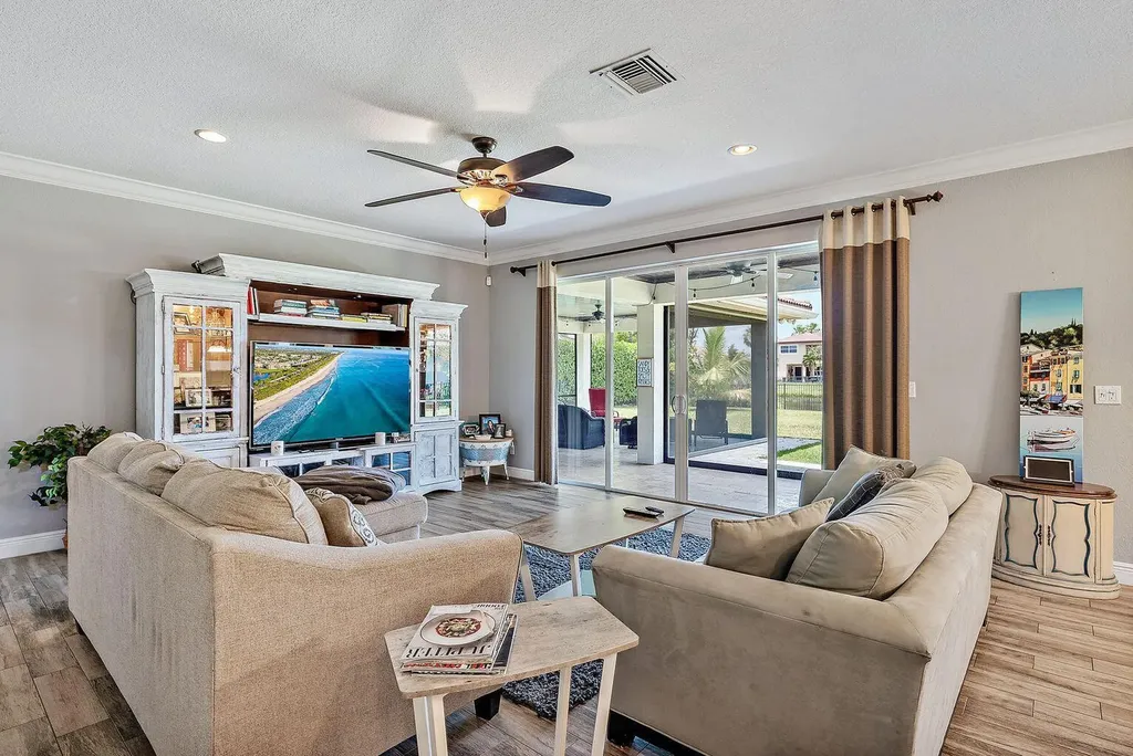 133 Casa Circle Jupiter FL 33458
